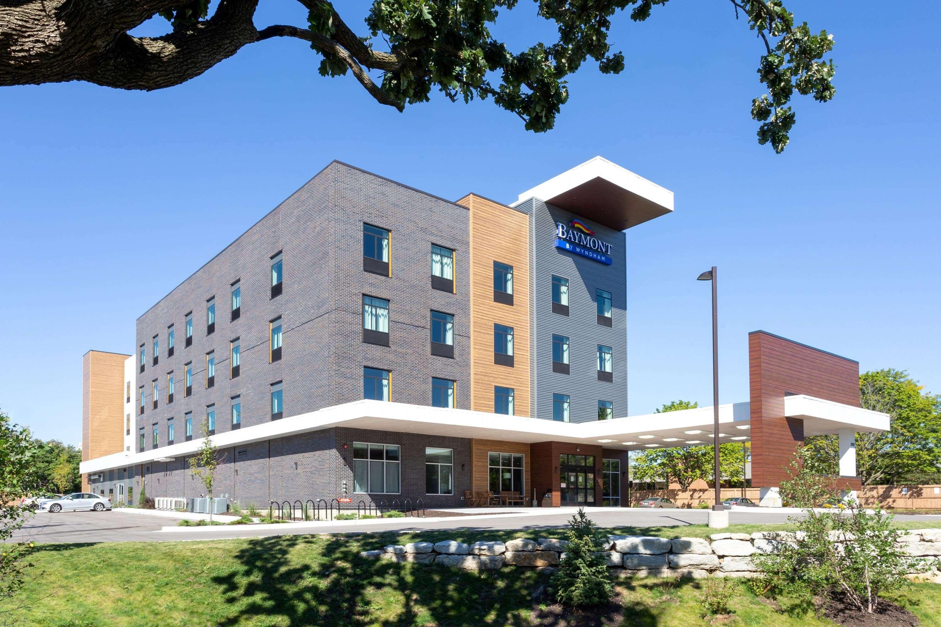 Baymont By Wyndham Madison Hotel Exterior foto